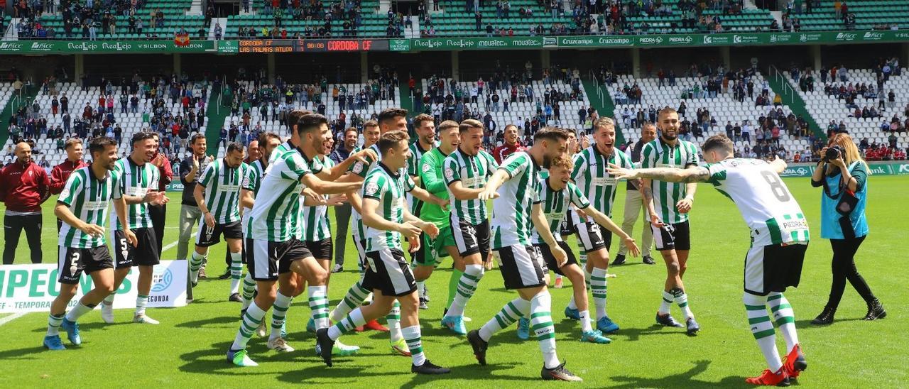 Celebraciones en el último partido disputado en casa por el Córdoba CF.