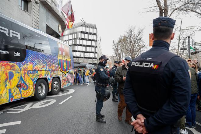 La caótica llegada del Barça al hotel de concentración