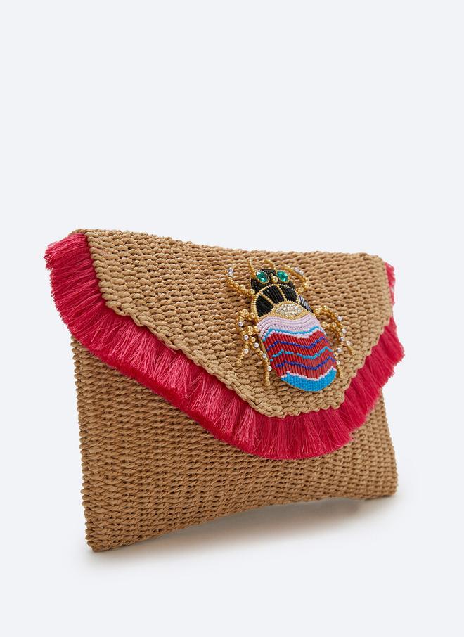 Bolso tipo sobre con broche escarabajo