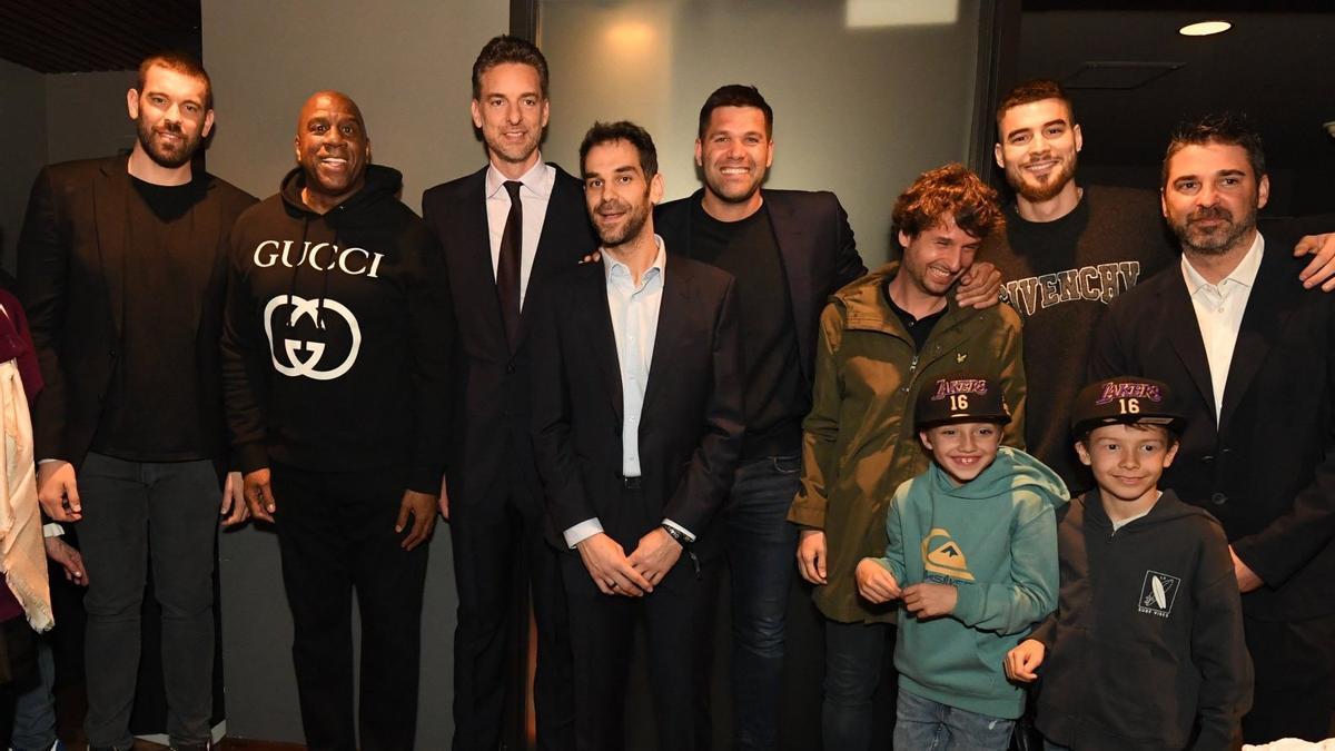 Marc Gasol, Magic Johnson, Pau Gasol, José Manuel Calderón, Felipe Reyes, Raül López, Juancho Hernangómez y Juan Carlos Navarro