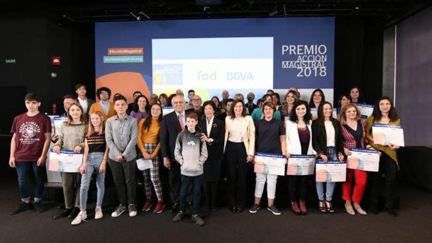 Foto de grupo de los alumnos premiados con