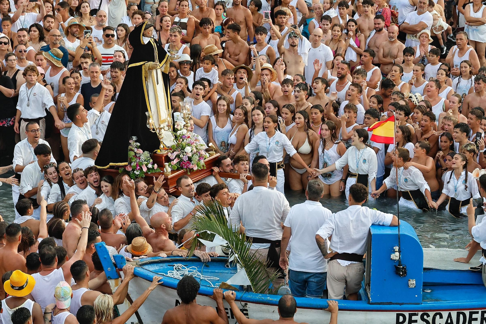 Embarcación de la Virgen del Carmen en el Puerto de la Cruz