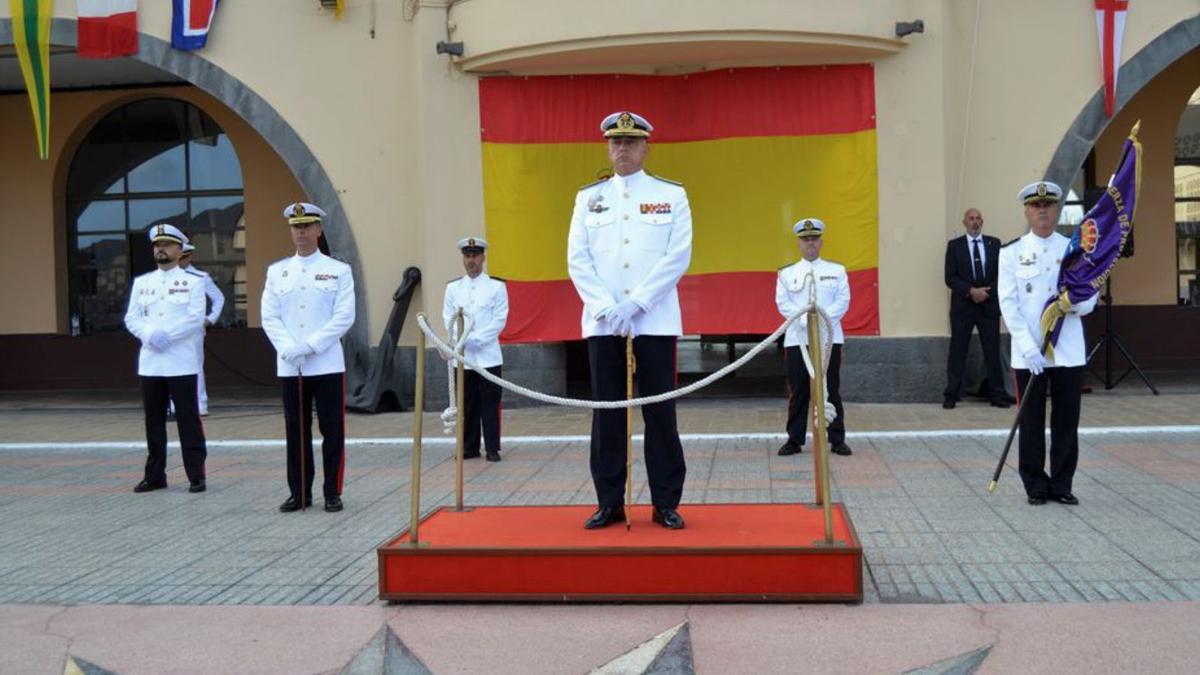 Visita oficial del comandante general de la Fuerza de Infantería de Marina  al Arsenal - La Provincia