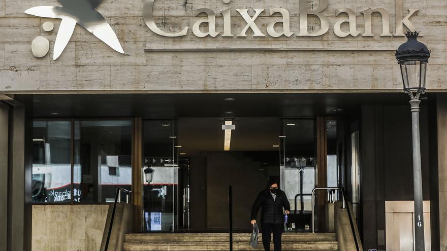 El FROB pierde 3.639 millones por el impacto de la fusión de Caixabank y Bankia