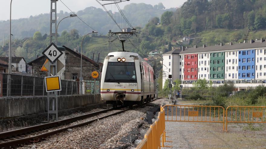 Unidas por Llangréu: “La inconcreción con el soterramiento hace pensar en dificultades”