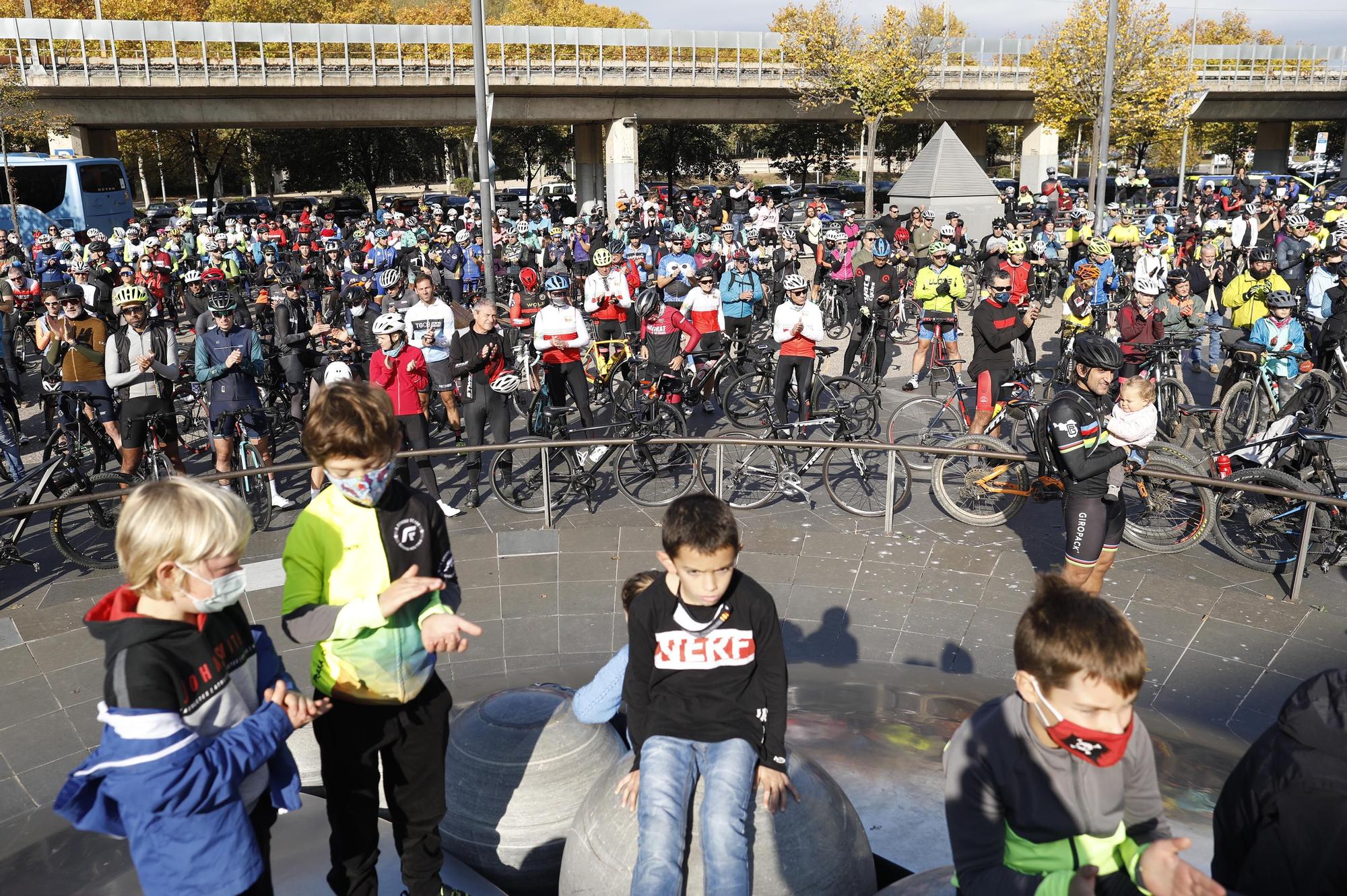 Un miler de persones diuen adeu a la ciclista de Girona atropellada mortalment per un conductor begut