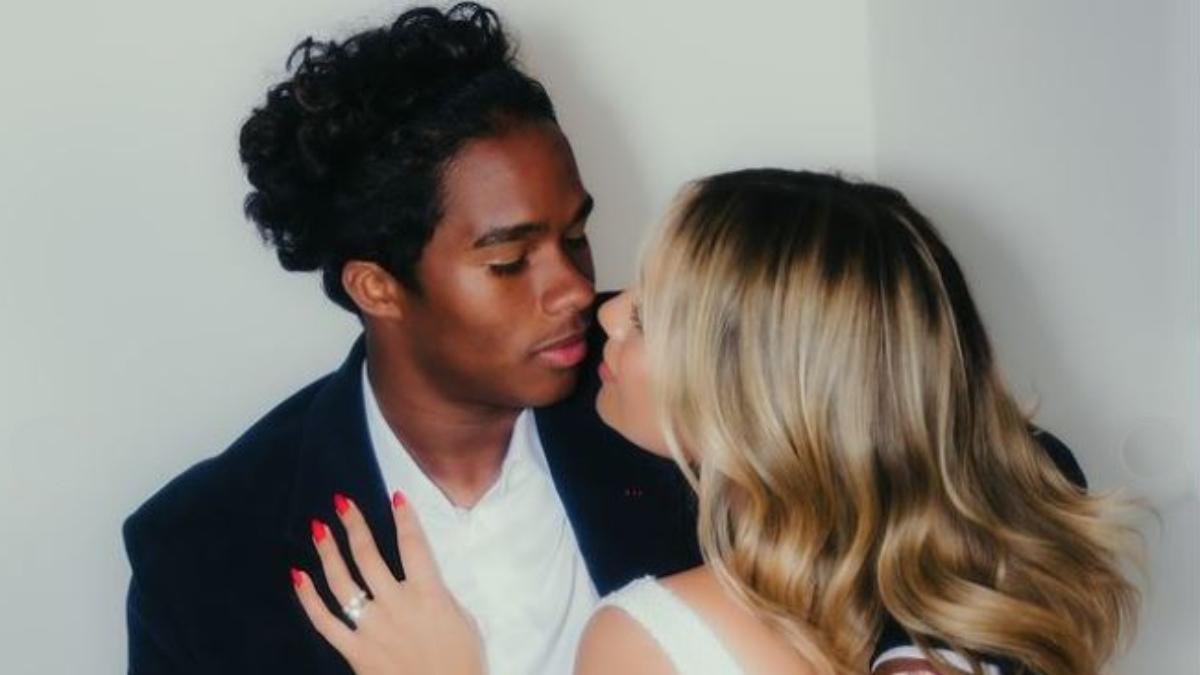 Endrick y Gabriely Miranda, tras casarse.