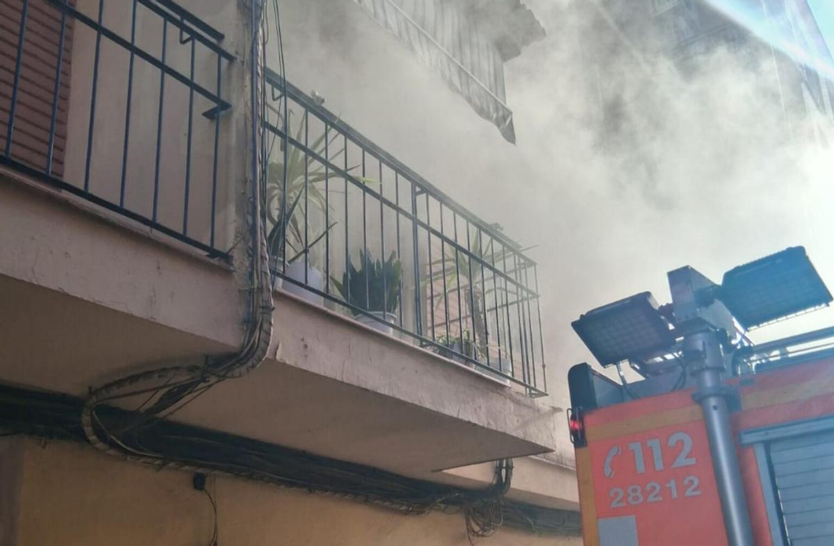 Actuación de Bomberos en un incendio en una vivienda de Almàssera.