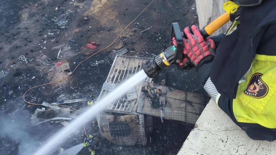 Los bomberos de Tenerife se movilizan ante una oleada de incendios durante el fin de semana