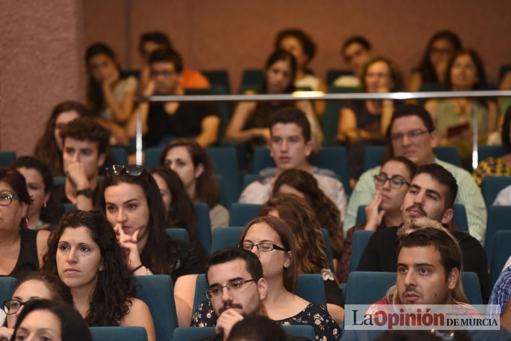 Conferencia de Arturo Pérez Reverte en la UMU