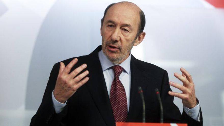 Rubalcaba pide la dimisión de Rajoy para dar paso a otro presidente