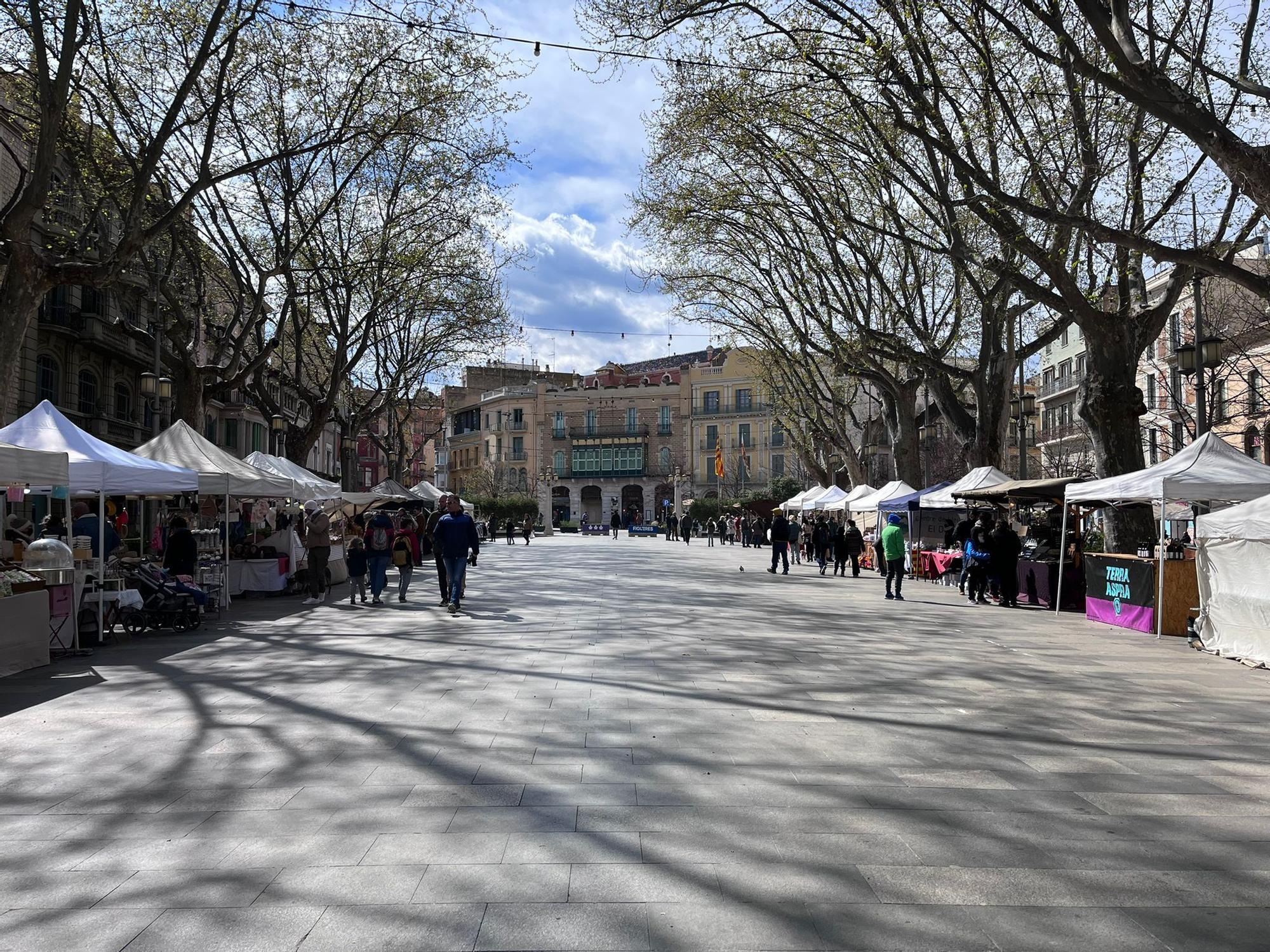 Torna la cua per comprar brunyols a la Rambla