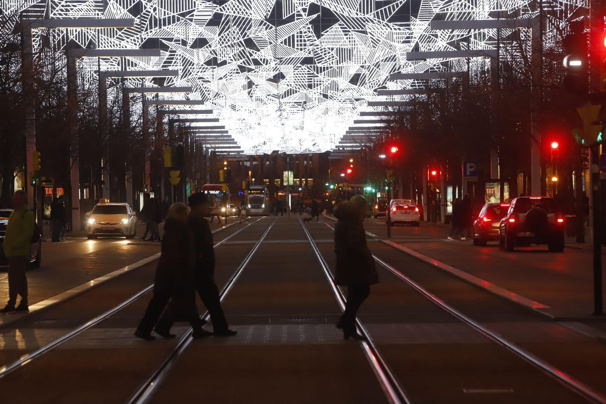 La Navidad ya ha llegado a Zaragoza con el encendido de luces