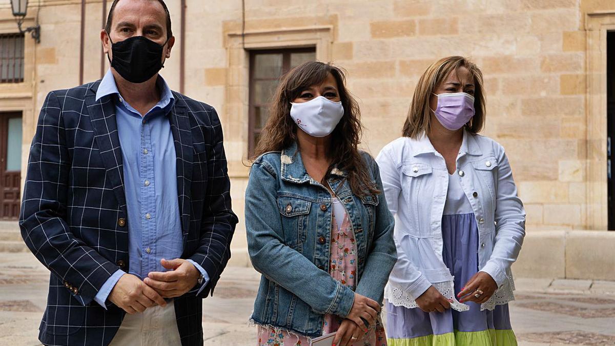 Francisco José Requejo, Gemma Villarroel y María Teresa Gago.