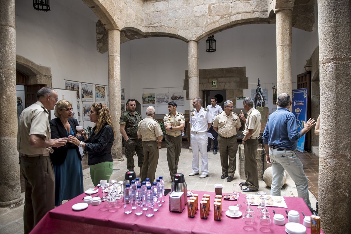 Fotogalería | La torre del palacio de las Cigüeñas de Cáceres se suma a la noche del patrimonio