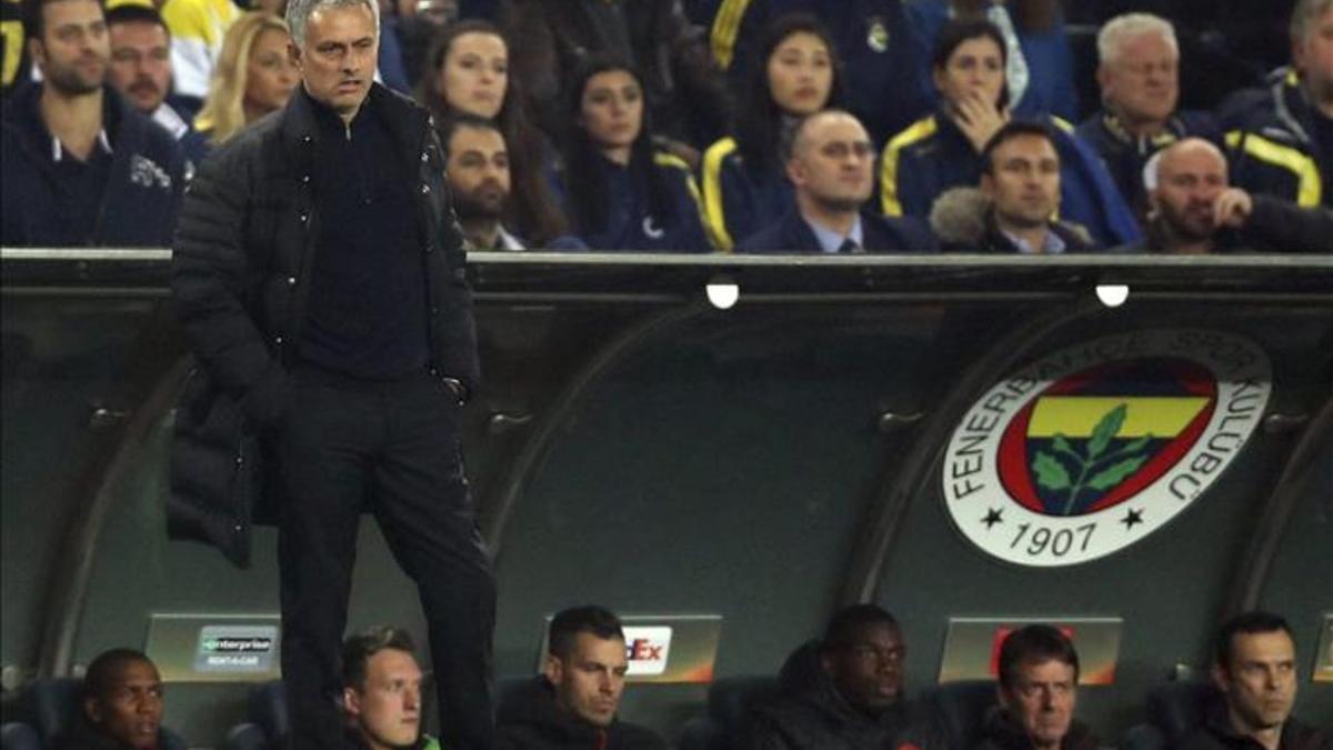 José Mourinho acabó el partido enfurecido por la nueva derrota de su Manchester United
