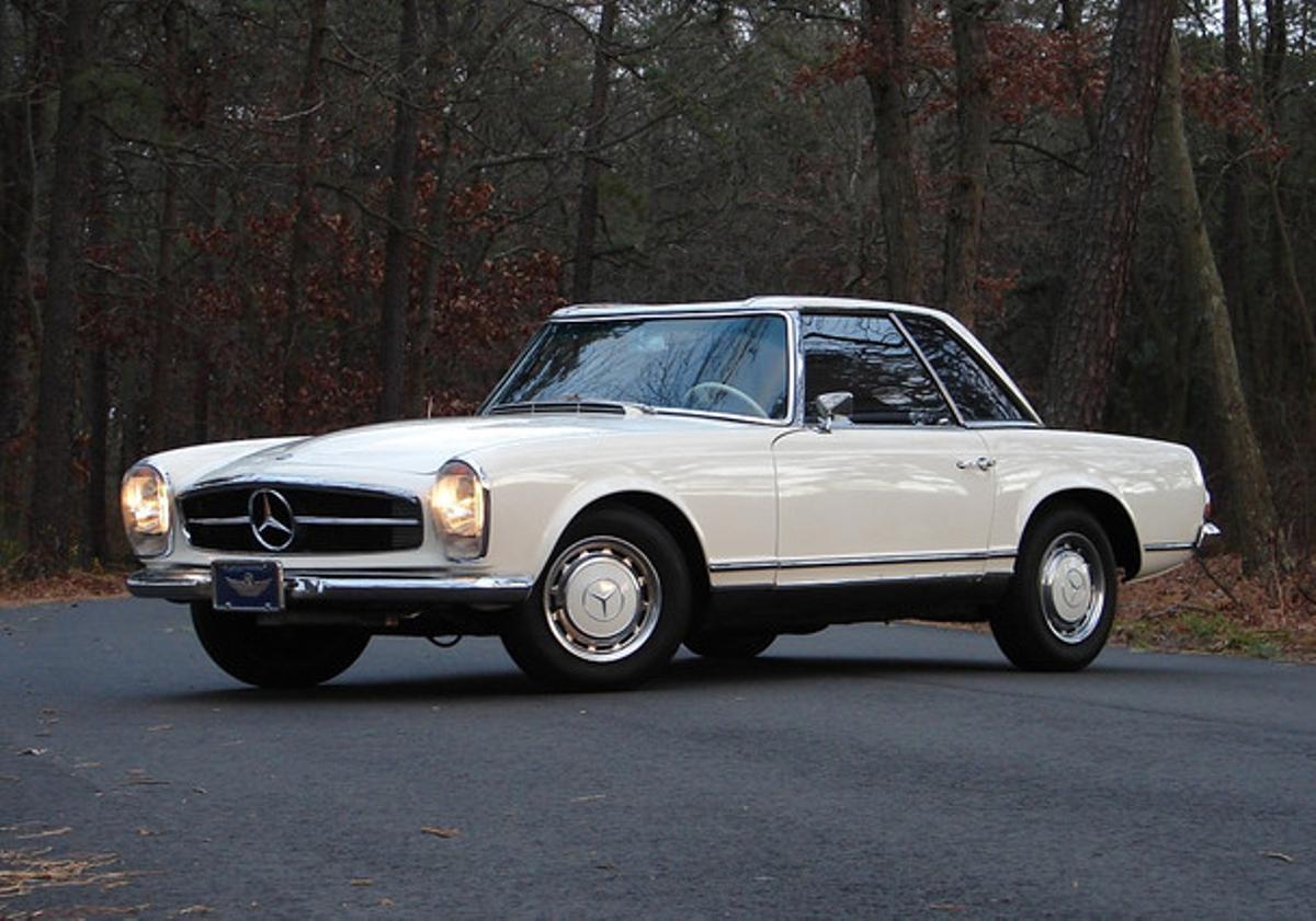 Mercedes Pagoda 230.