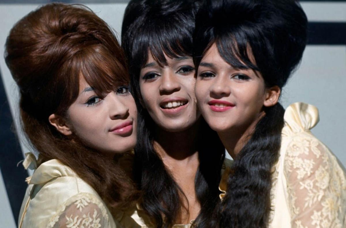 The Ronettes en sus años de esplendor. Ronnie es la primera por la izquierda.