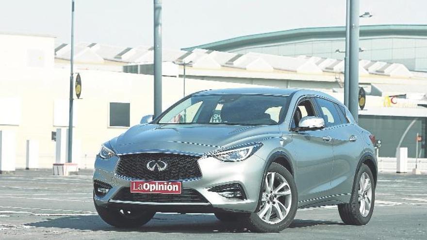 Muy llamativo, el nuevo Infiniti Q30 representa el acceso a la gama del fabricante ´premium´ de Nissan y es una alternativa muy válida para los que demandan placer de conducción e imagen