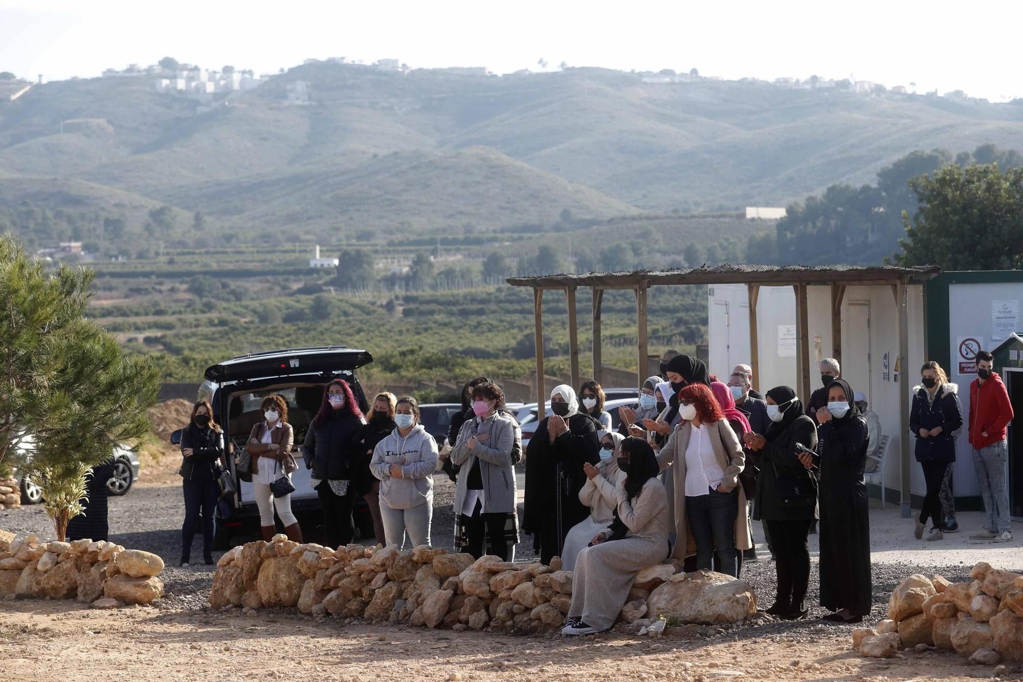 Entierro de Wafaa Sebbah en el cementerio Jardín Muslmán de València