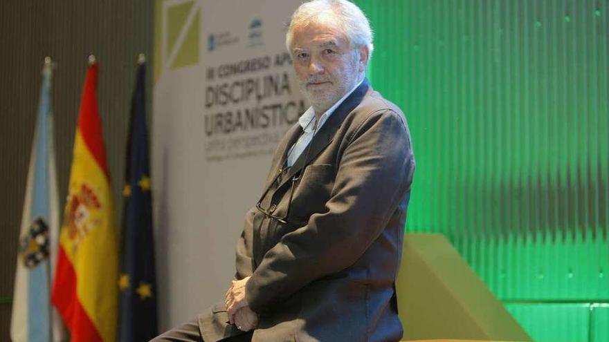 Gerardo Roger Fernández Fernández, en el congreso organizado por la APLU en Santiago.