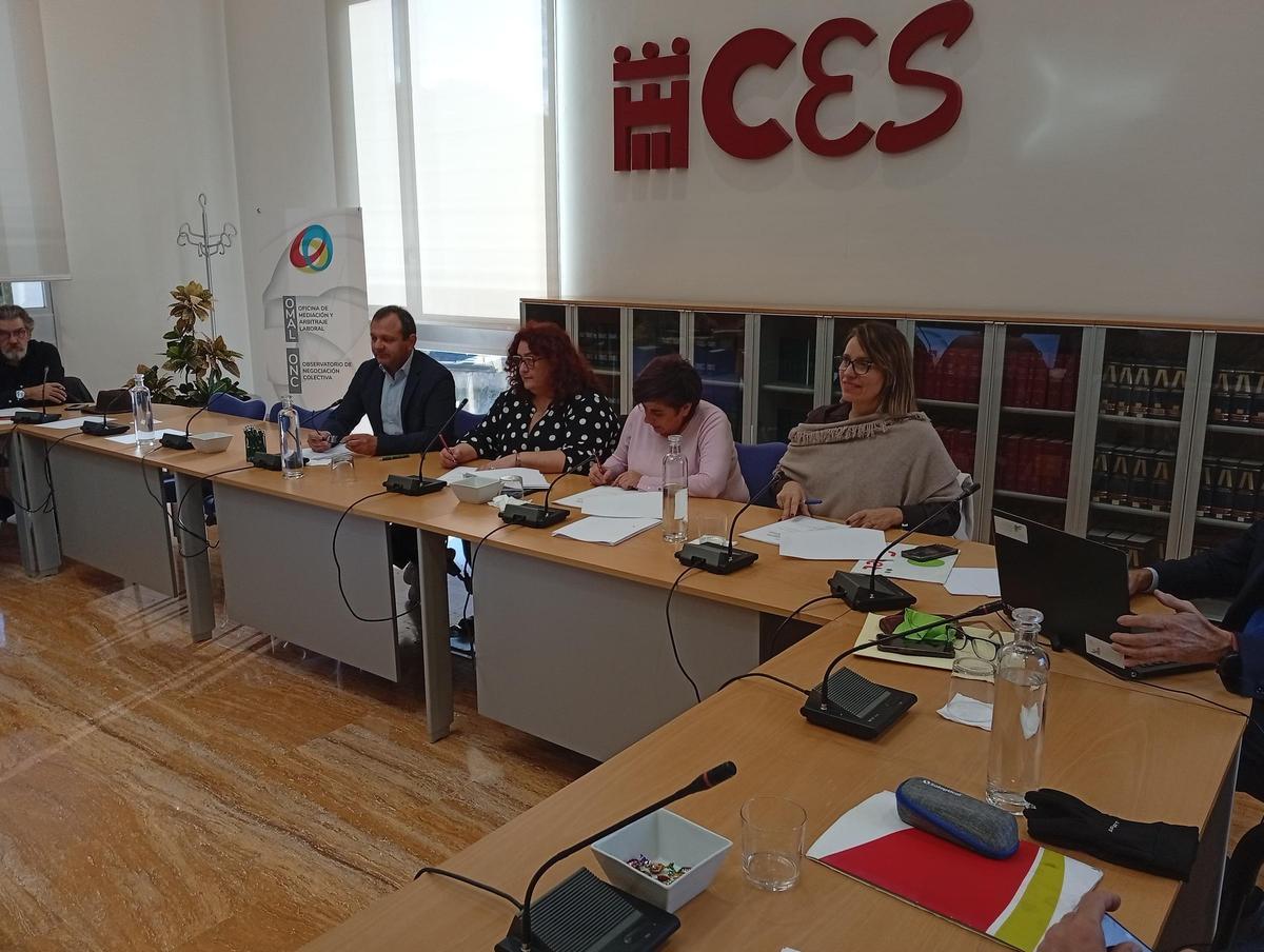 El acuerdo se firmó este viernes en la sede del CES de Murcia.