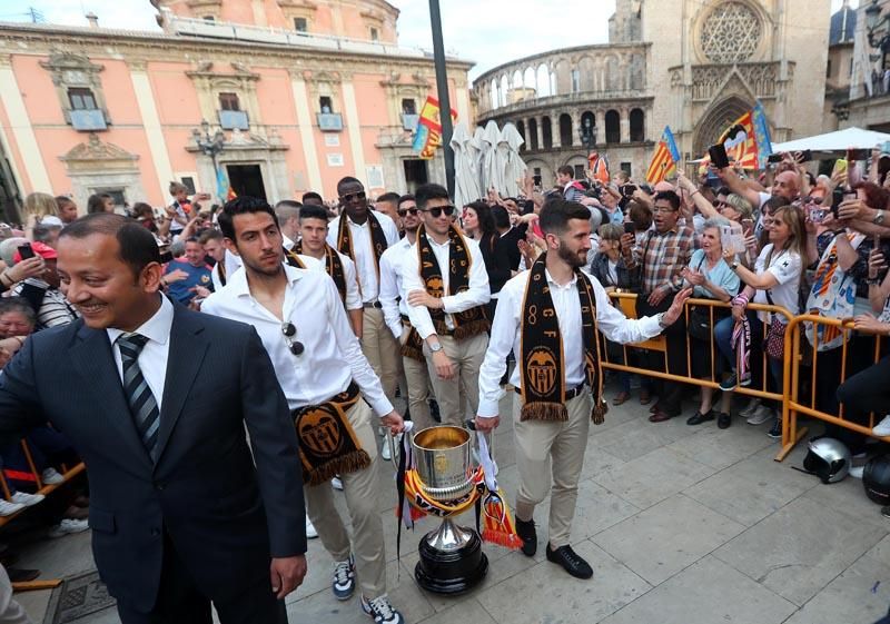 Así han sido las celebraciones del Valencia CF en la Basílica, Generalitat y ayuntamiento