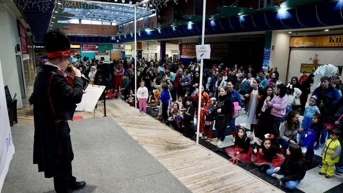 Concurso de Carnaval en Pontiñas Centro Comercial y de Ocio Gadis.