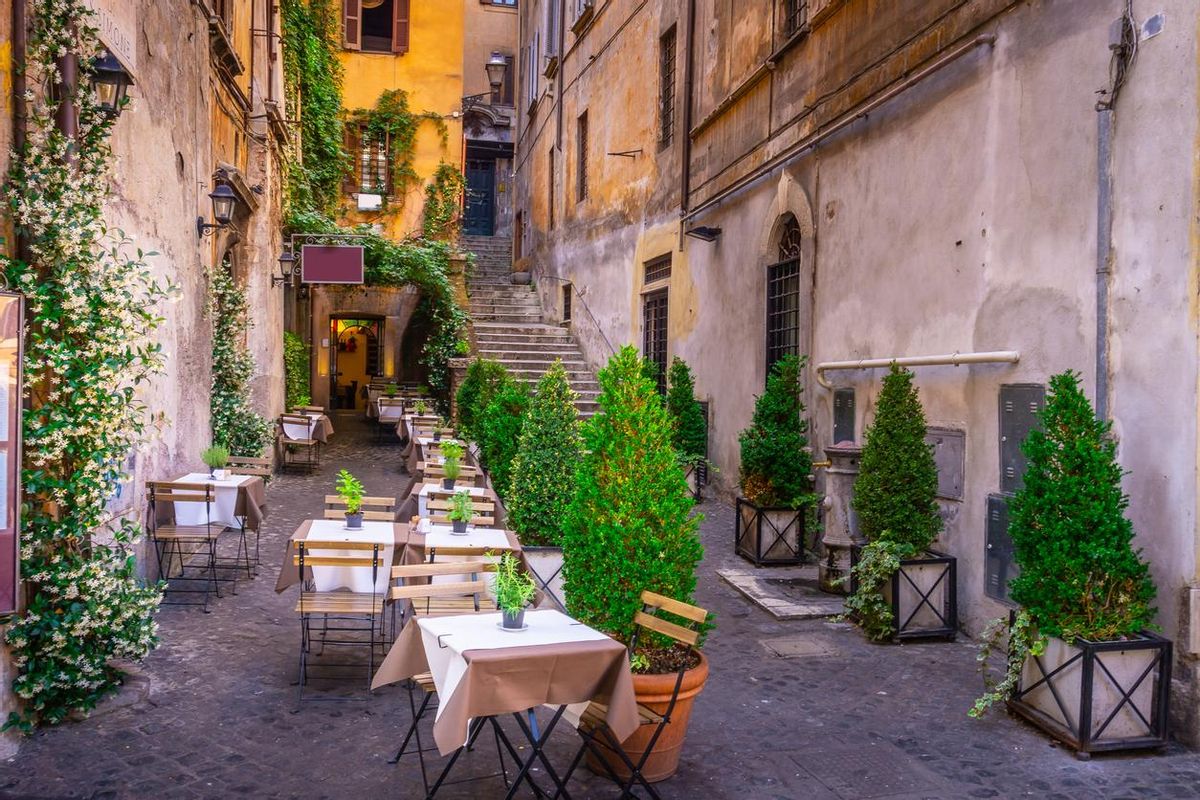 Terraza en el centro del Trastevere, Roma.