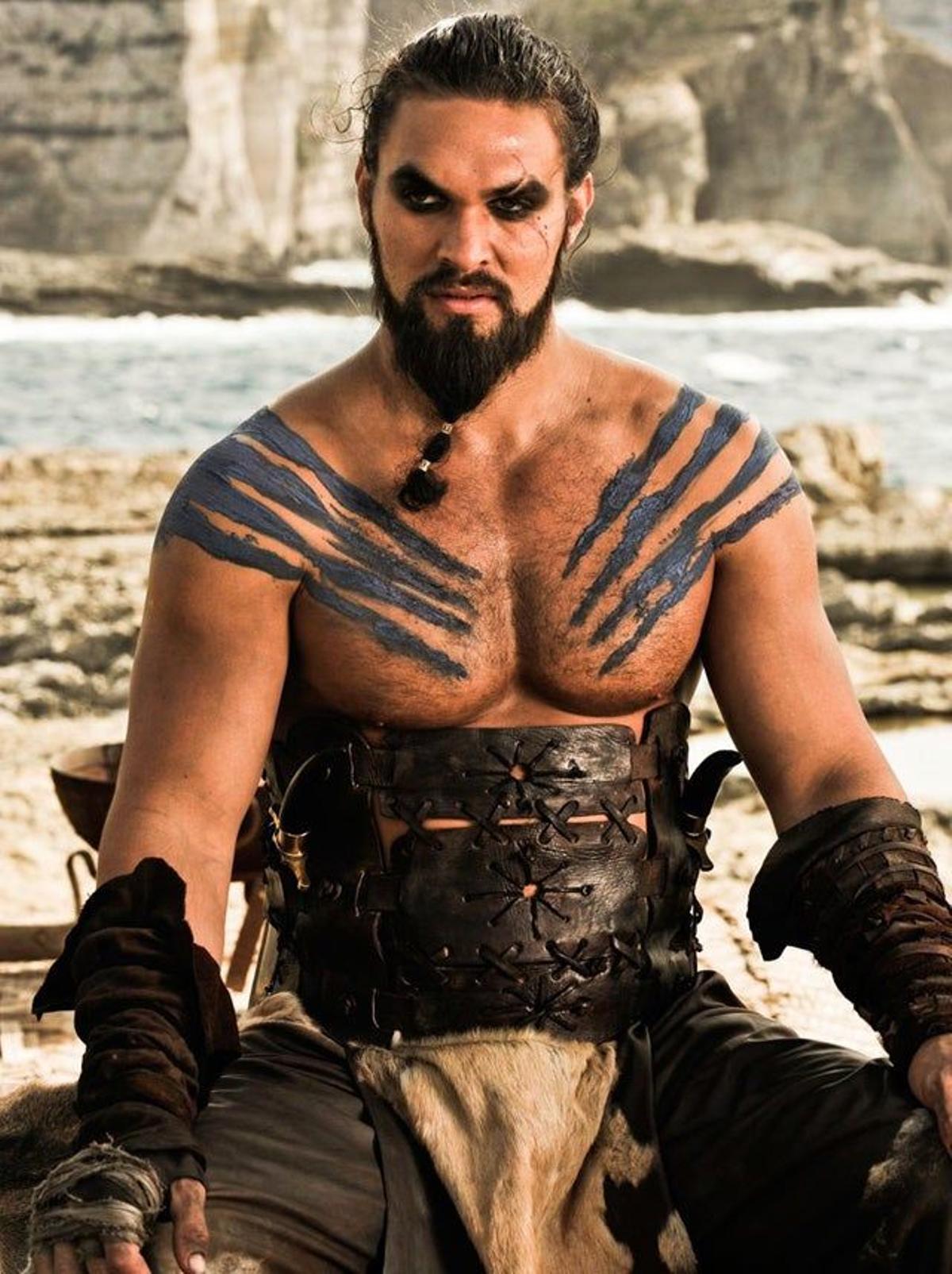 Jason Momoa, como Khal Drogo