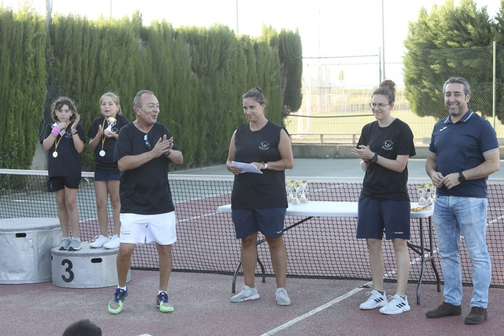 Entrega de trofeos en el fin de temporada del CT Morvedre.