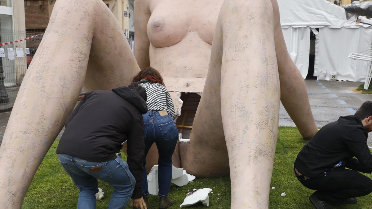 Falla Vagina Vandalizan la figura central de Lepanto-Guillem de Castro