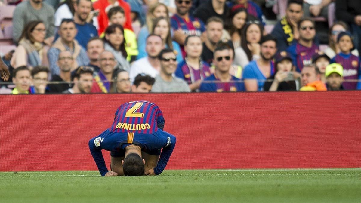 Coutinho se lamenta de una entrada en el choque con el Getafe.