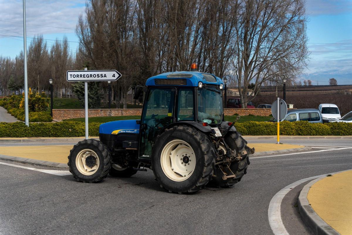 Nueva protesta de los agricultores en la entrada a Cataluña desde Aragón, en Soses