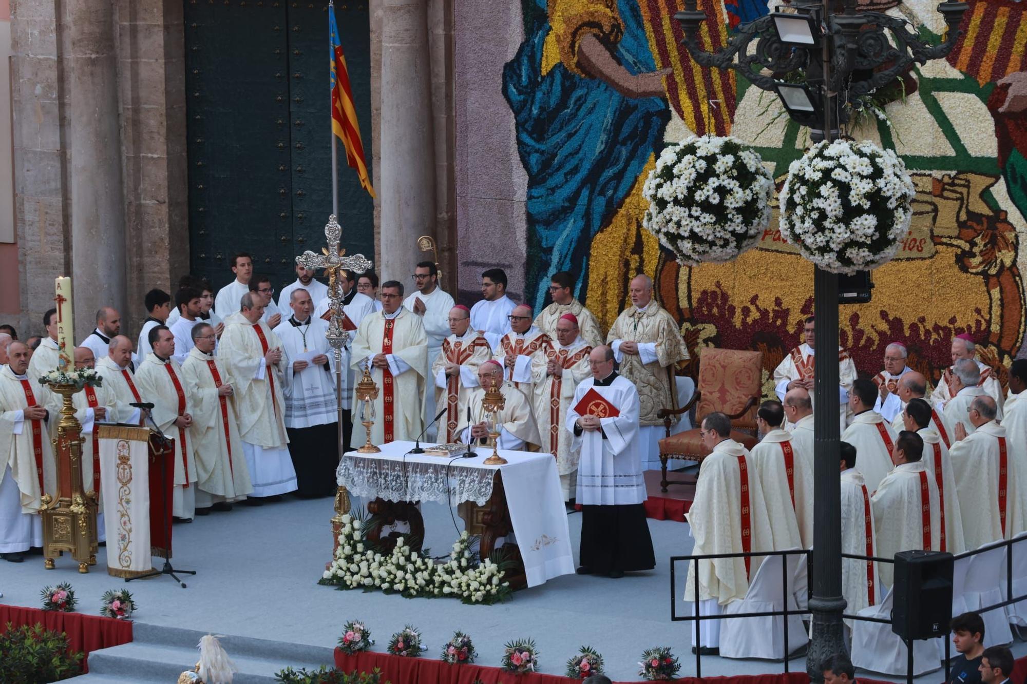 Todas las fotos de la Missa d'Infants en la plaza de la Virgen
