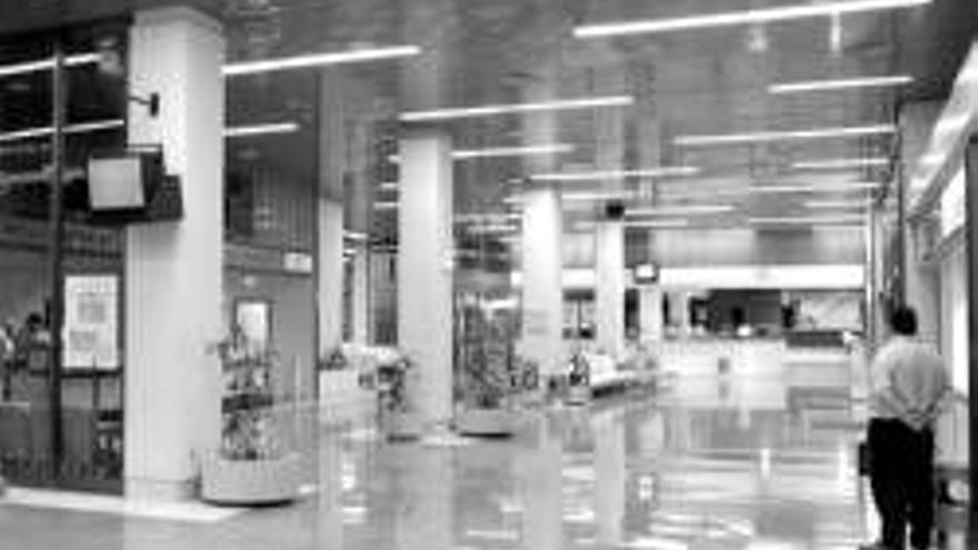 La falta de viajeros causa un déficit de 200.000  euros en el aeropuerto de Badajoz
