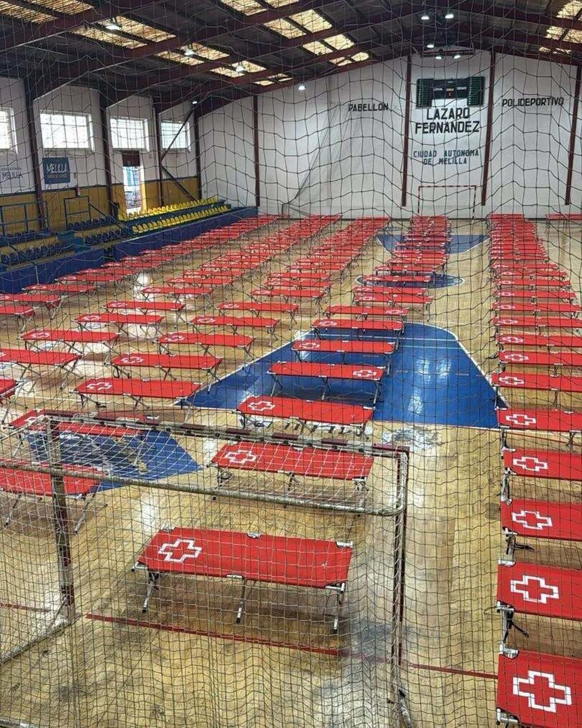31/07/2026 El Gobierno de Melilla ha habilitado un pabelllón de deportes para acoger a cientos de marroquíes de la OPE atrapados en Melilla por el cierre fronterizo. Desde aproximadamente las 19.00 horas se han escuchado disparos de material antidisturbios a ambos lados de la frontera POLITICA MUSTAFA HAMED HASSAN- EUROPA PRESS