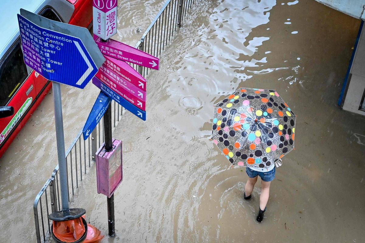 Hong Kong, gravemente inundado por el mayor temporal en 140 años