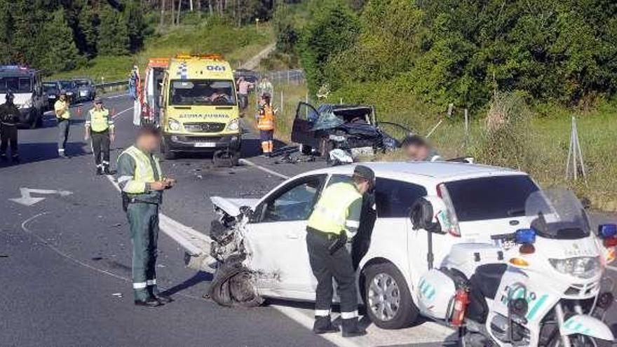 Una mujer muere en Arousa en un choque con un taxi en la vía rápida