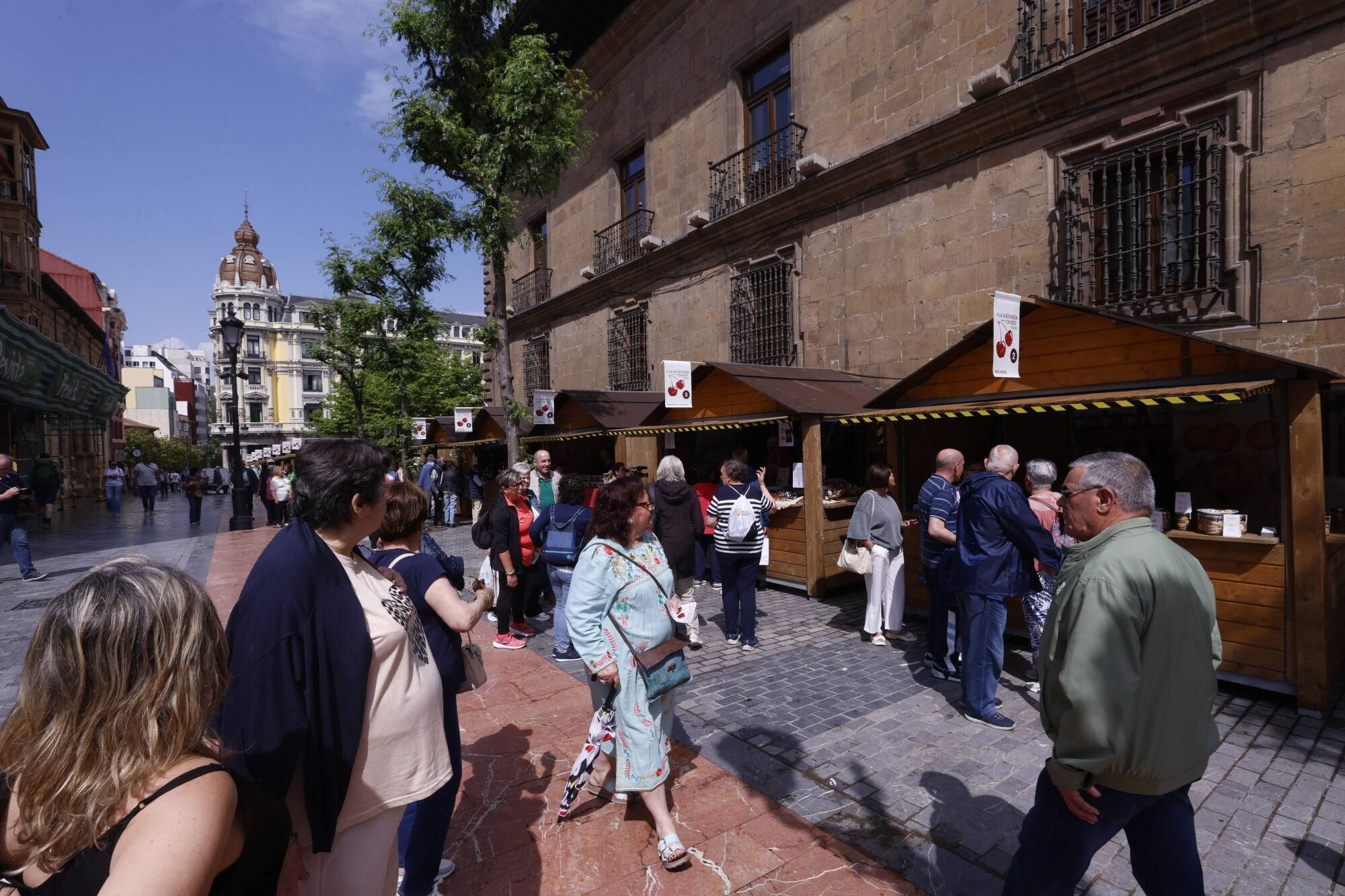 Apertura del mercadillo de la Ascensión y visita del alcalde