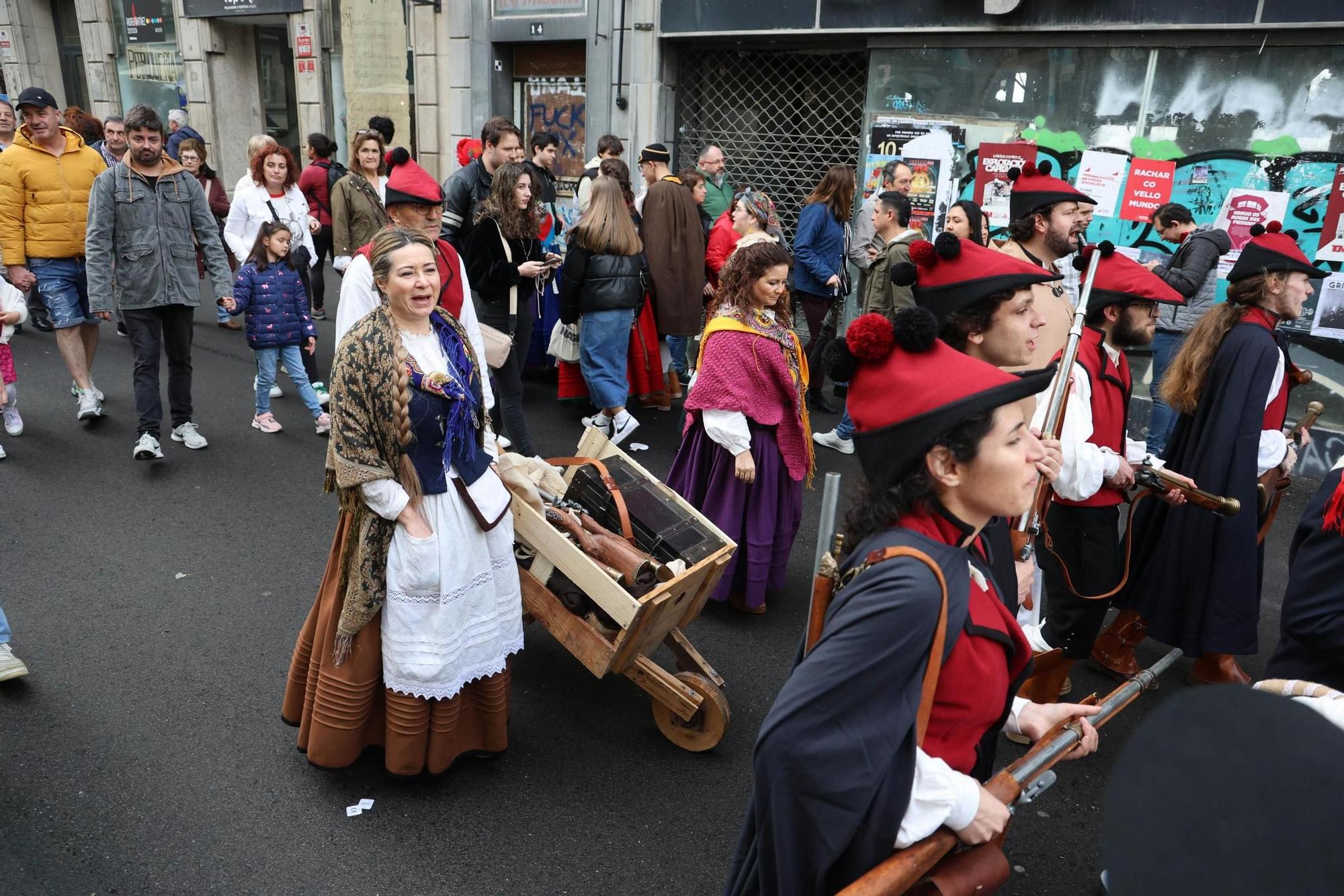 Vigo sale a la calle para 'expulsar' a los franceses: las mejores imágenes de la Reconquista