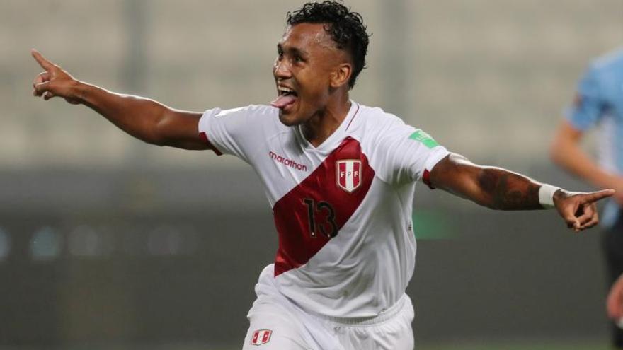 Tapia celebra un gol con la selección peruana. // @SELECCIONPERU