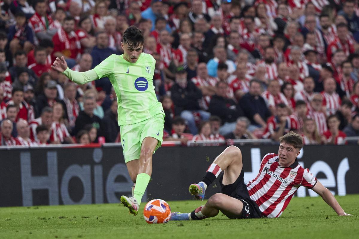 Pedri directs a Barça attack in San Mamés.