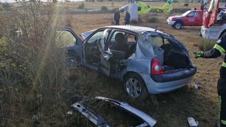 Tres heridos tras salirse de la vía en Rionegro del Puente