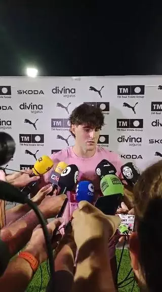 Javi Guerra admite que faltan fichajes y cierra filas en el Valencia CF: "Todo el mundo va de la mano"