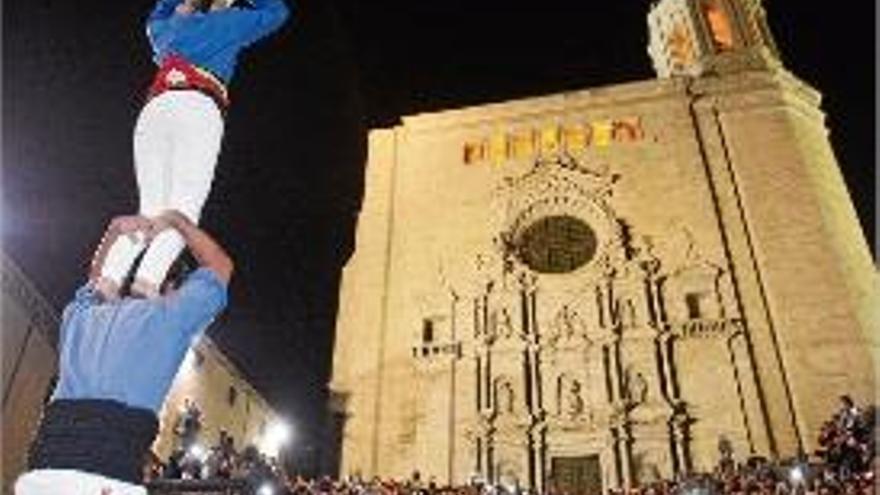 Un moment de l&#039;actuació dels Marrecs a les escales de la Catedral.