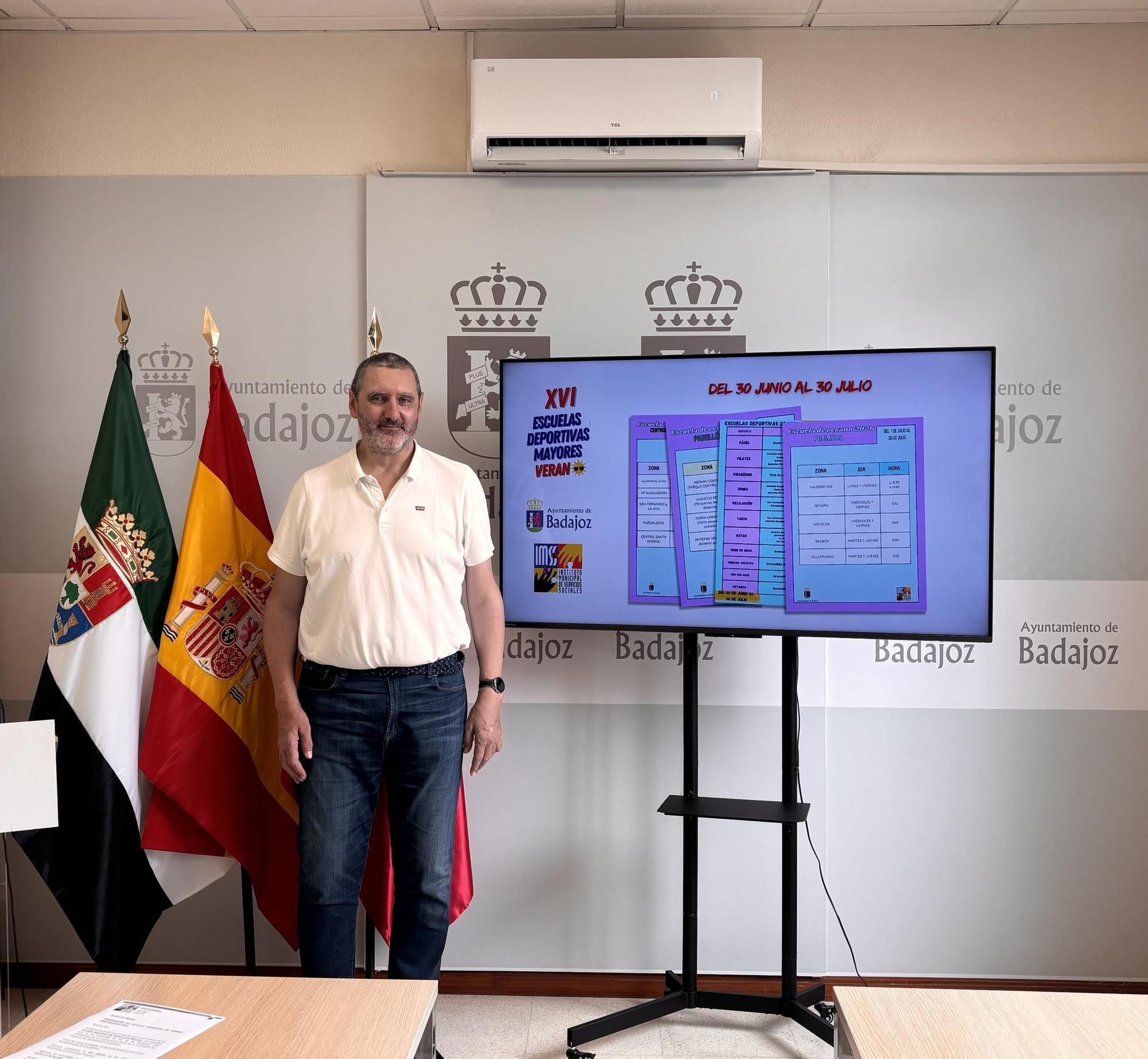 El concejal delegado del IMSS, Juancho Pérez, en la presentación de la XVI edición de las Escuelas Deportivas de Verano para mayores