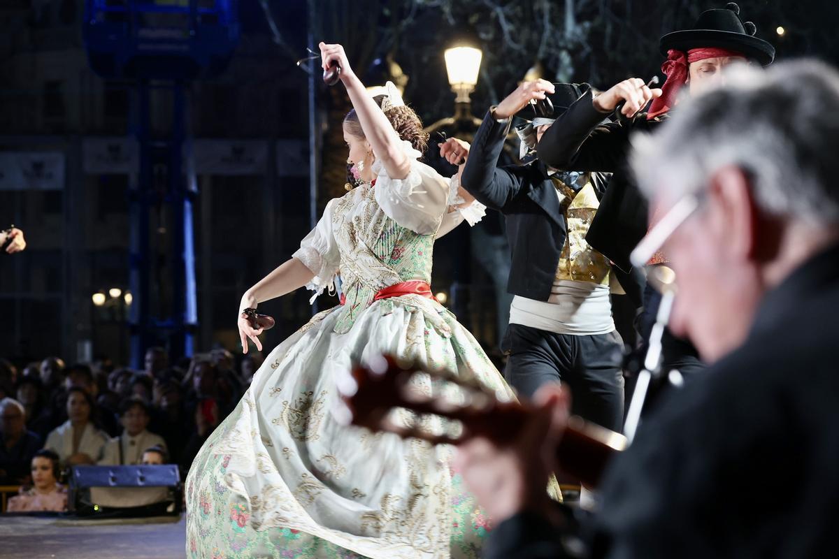 Bailes Tradicionales a pie de Ayuntamiento en las Fallas 2026