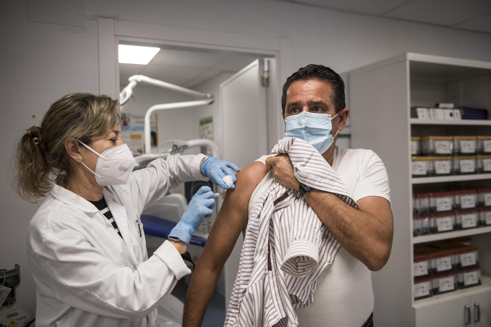 Galería | Así fue el primer día de vacunación en Cáceres