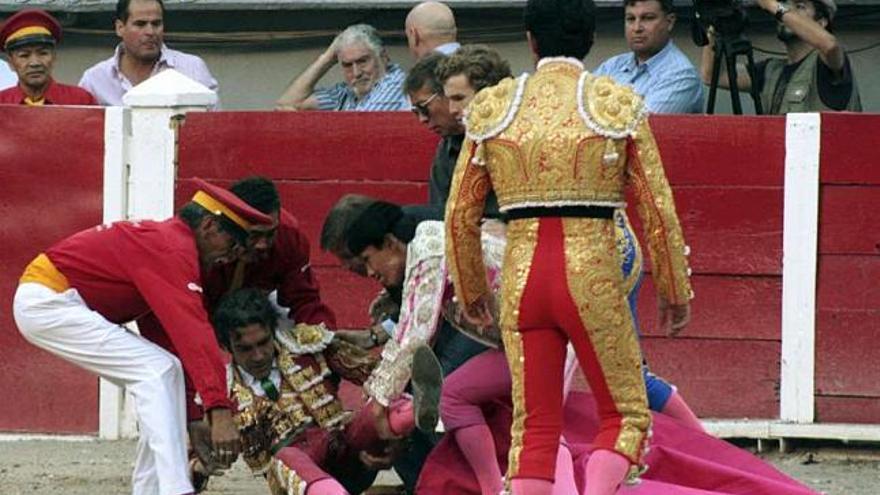 El diestro José Tomás, el pasado sábado, tras la cogida. / stringer